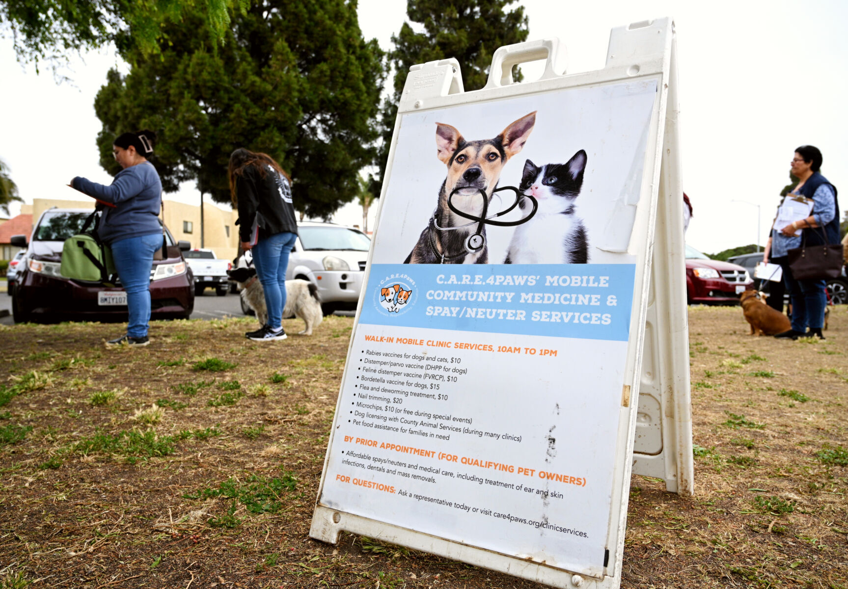 062823-smt-news-care-4-paws-clinic-007.jpg